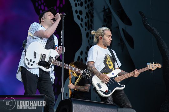 Fall Out Boy, Green Day, Weezer review: At Wrigley Field, Chicago pop punk  fans score a triple - Chicago Sun-Times