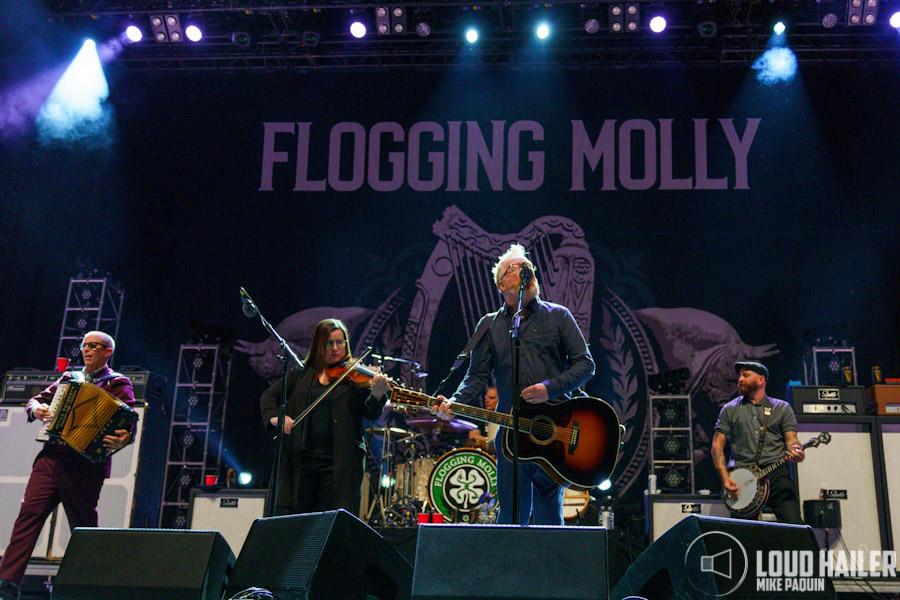 https://www.loudhailermagazine.com/wp-content/gallery/floggingmolly-redhatamphitheater-raleigh-nc20220621-mpaquin/FloggingMolly-RedHatAmphitheater-Raleigh-NC-20220621-Mpaquin-003.jpg