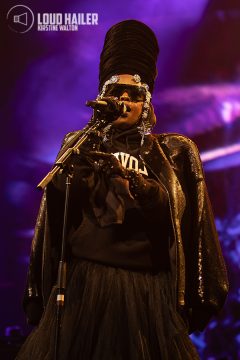 Lauryn Hill breaks down mid-set at Chicago memorial service for