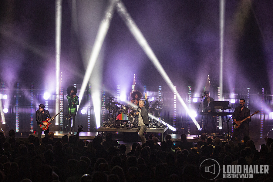 Simple Minds at The Chicago Theatre in Chicago, IL - Loud Hailer Magazine