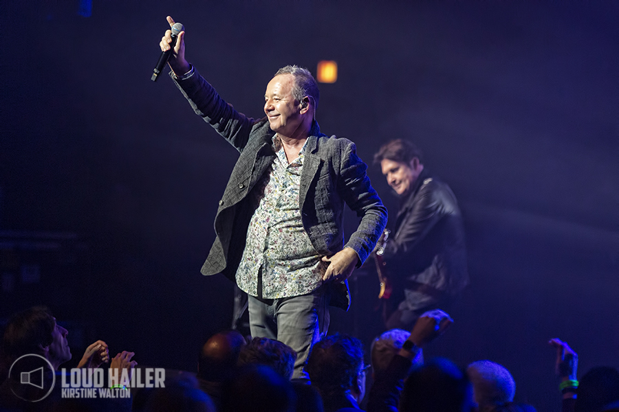 Simple Minds at The Chicago Theatre in Chicago, IL - Loud Hailer Magazine