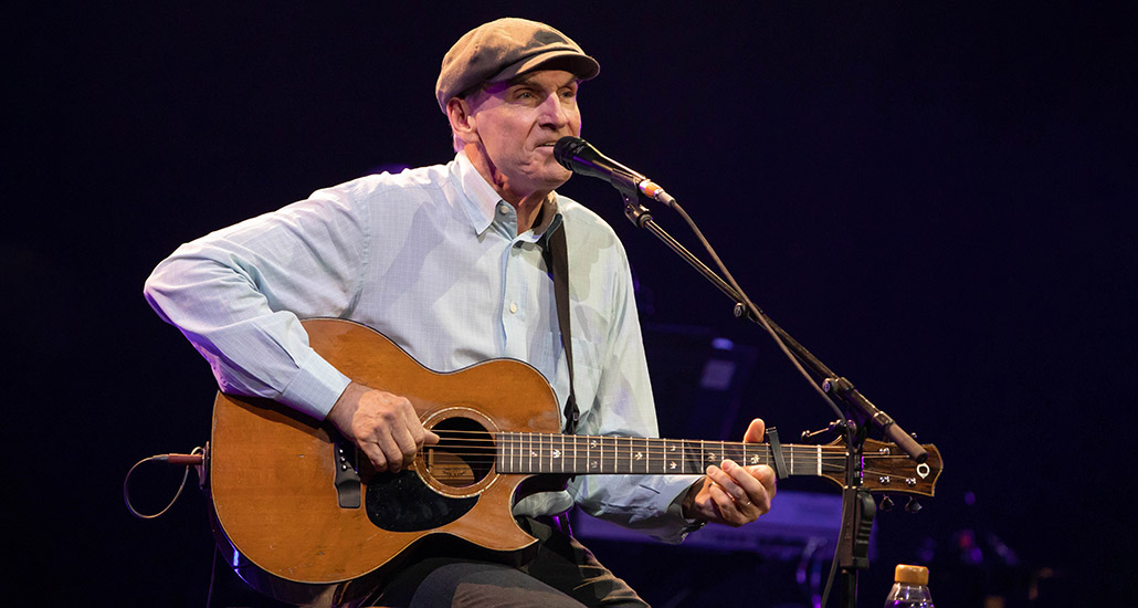 James Taylor at the United Center in Chicago, IL - Loud Hailer Magazine